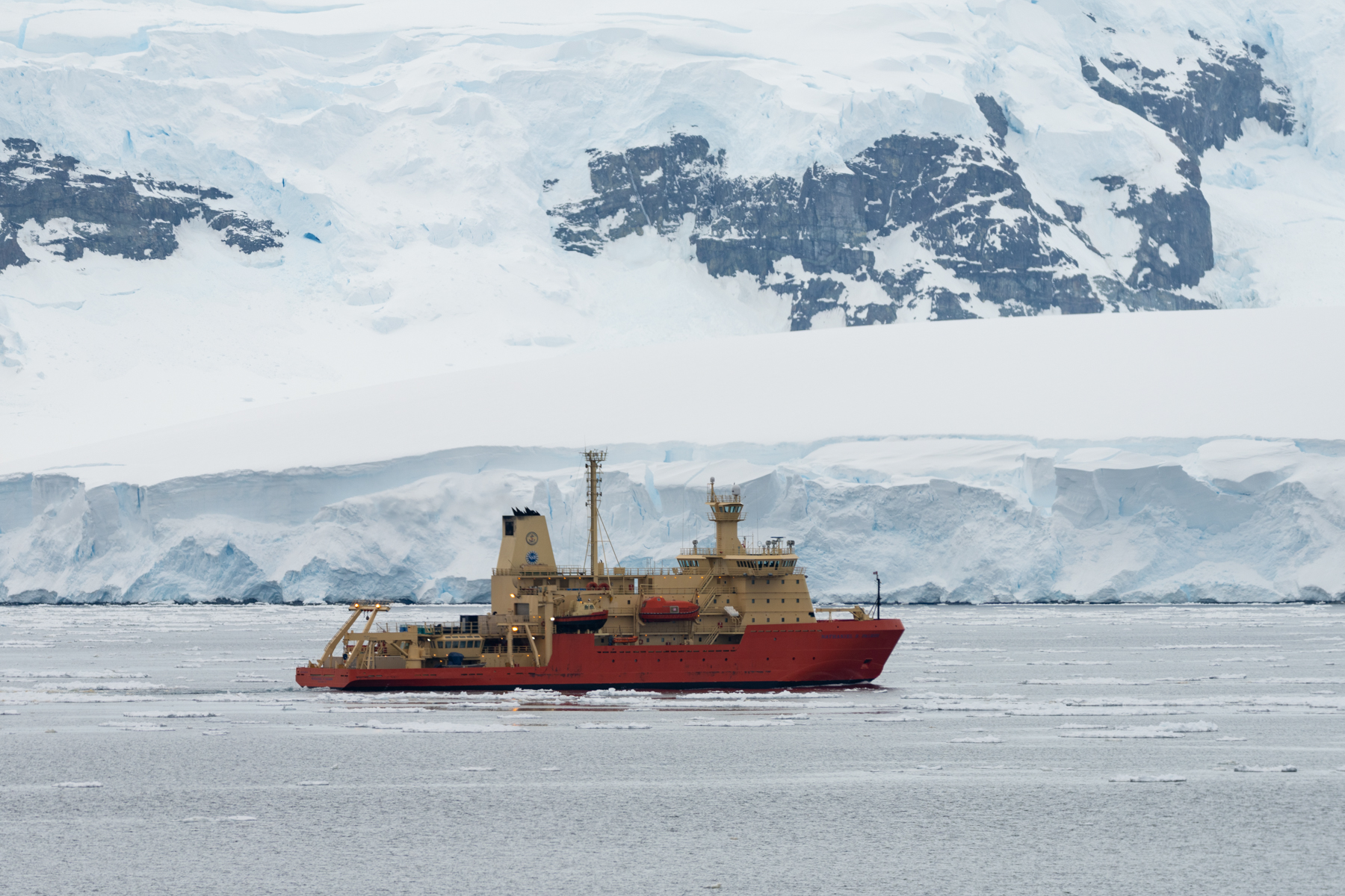 The Nathaniel B. Palmer research ship.