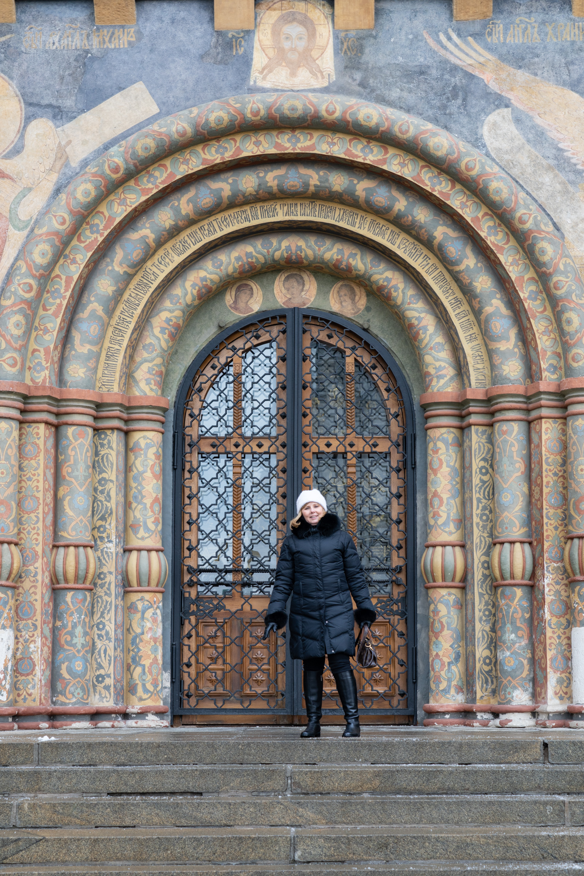 Andrea at the entrance to the Dormition Cathedral.