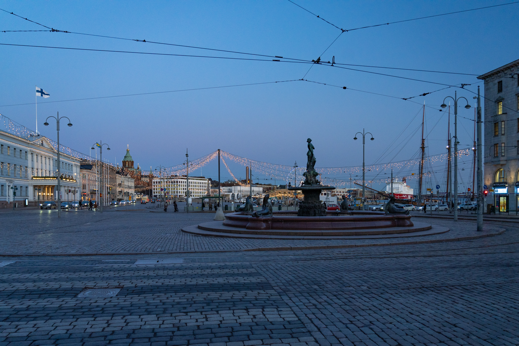 Havis Amanda fountain and statue with the Market Square in the background.