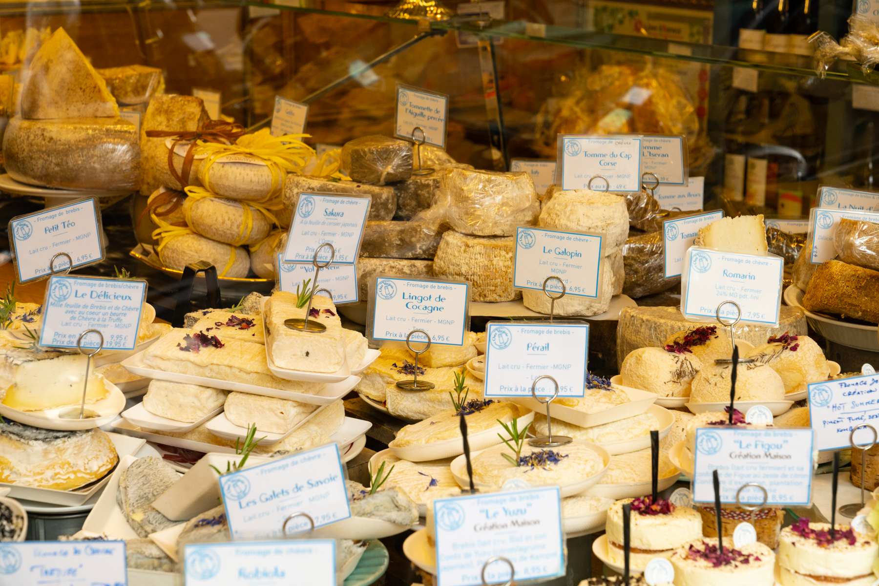 The window display in Chez Virginie.