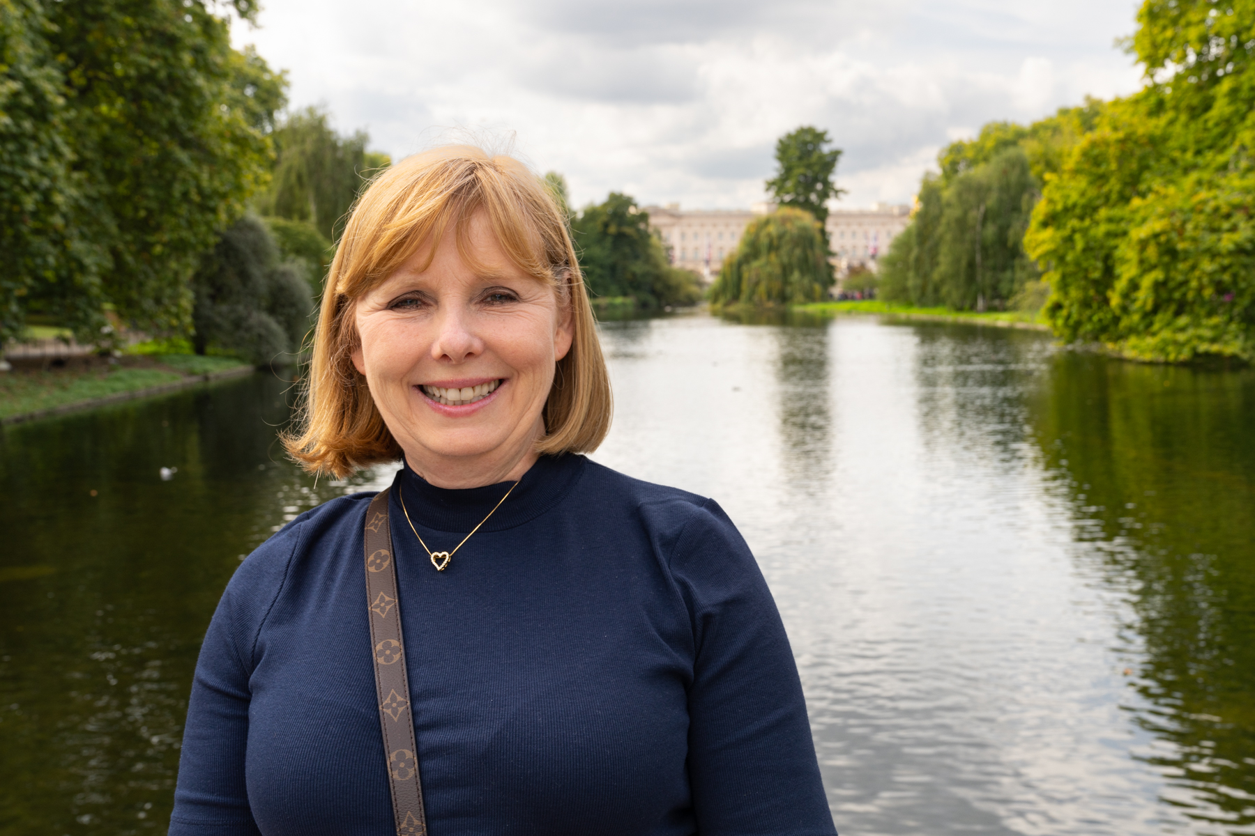 Andrea in St. James's Park (with Buckingham Palace in the background).