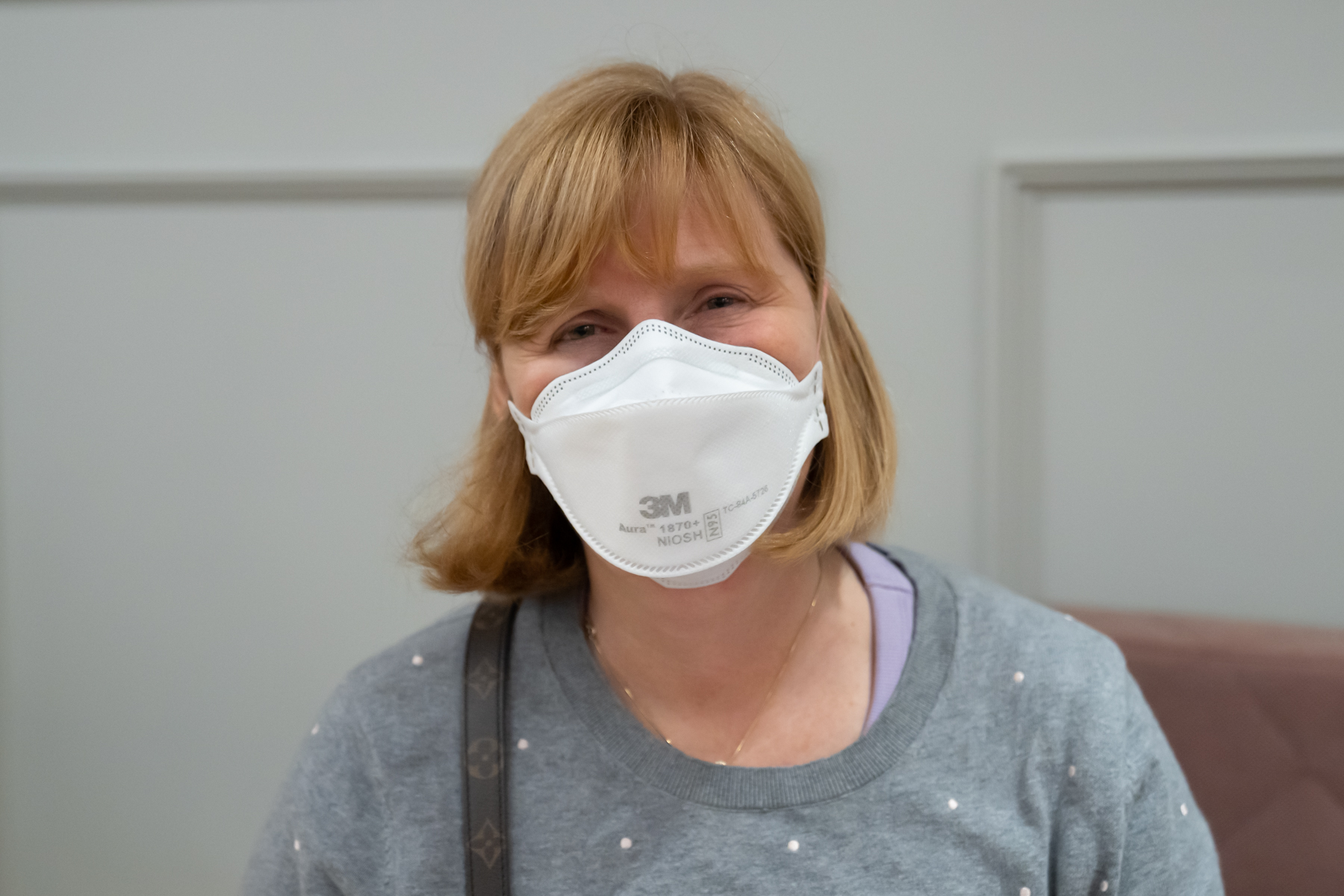 Andrea, relaxing in the Qantas Lounge at Heathrow.