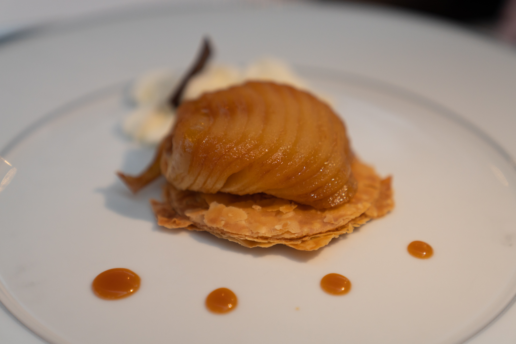 Apple tarte tatin with Chantilly cream.
