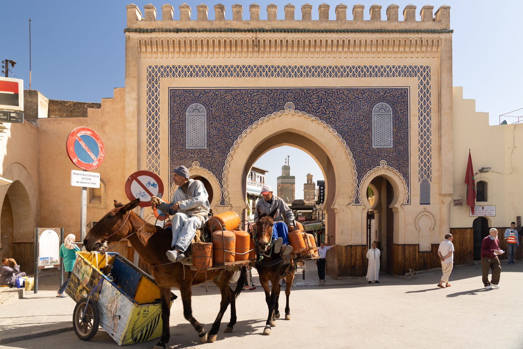 Men on mules (carrying gas bottles) exiting the media through Bab Bou Jeloud.