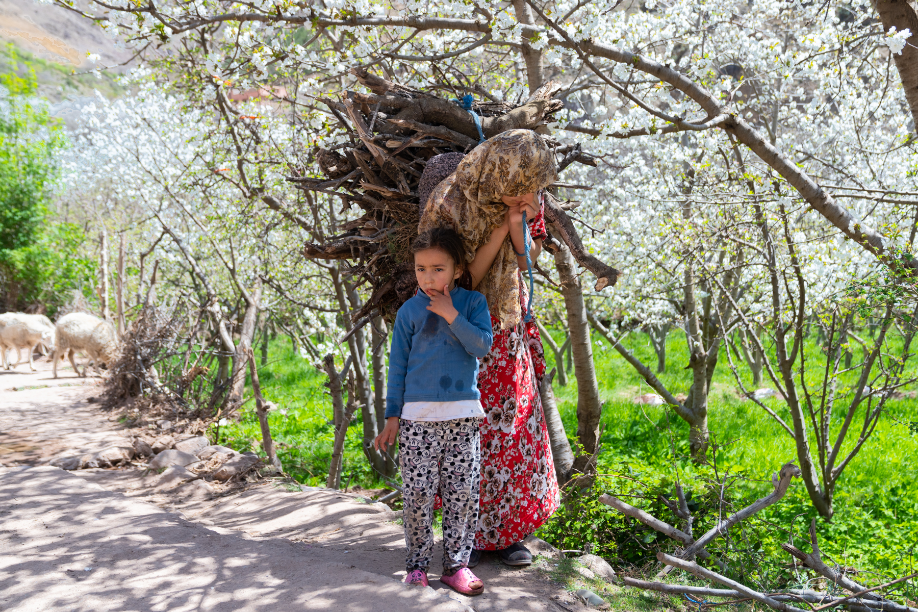 Local woman and her daughter in the village of Imlil.