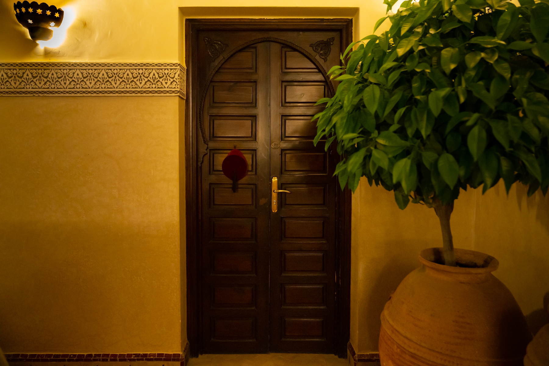 Back in our room (with the fez on the door to indicate "do not disturb"). 