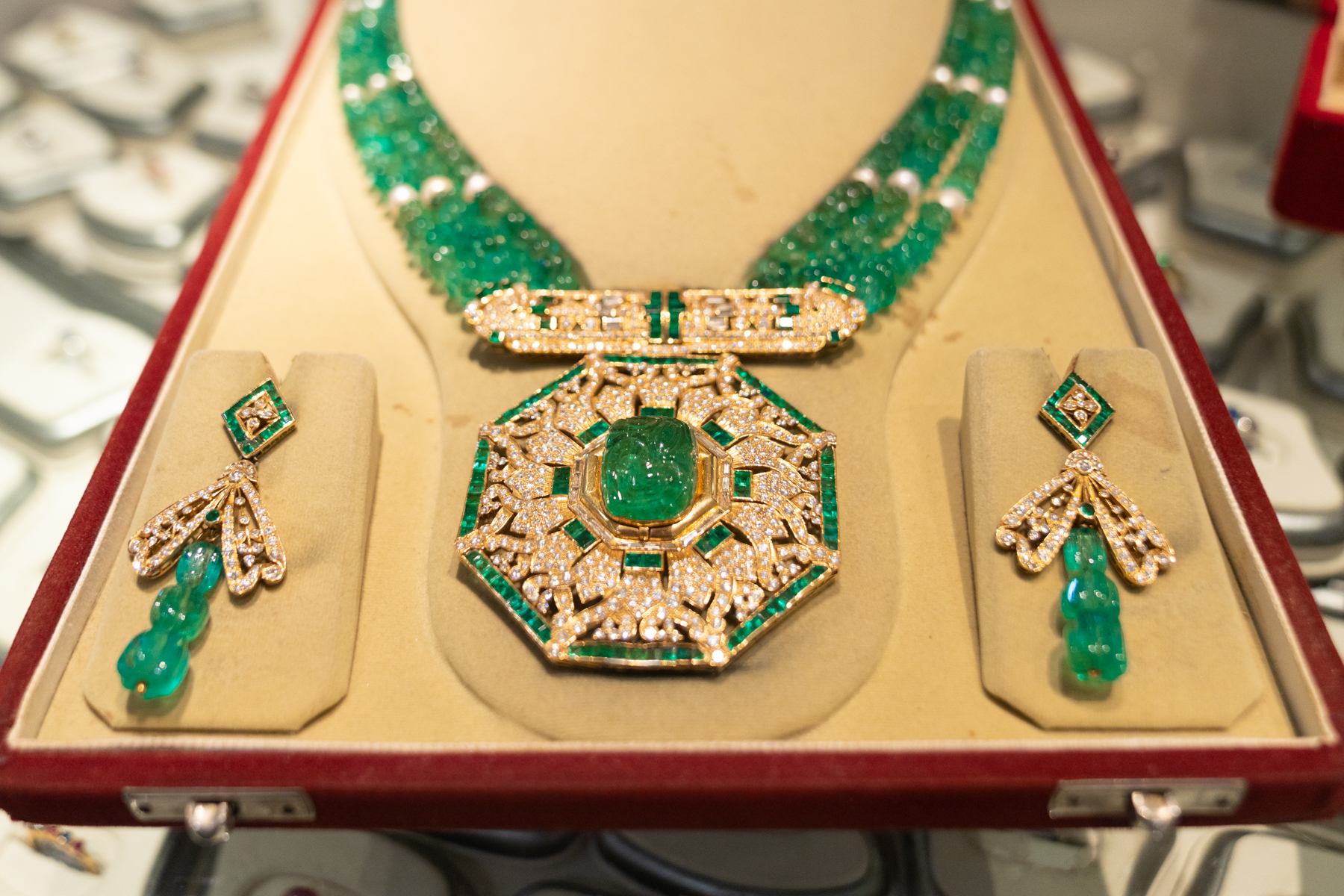 Emerald jewellery from the collection of Mumtaz Mahal.