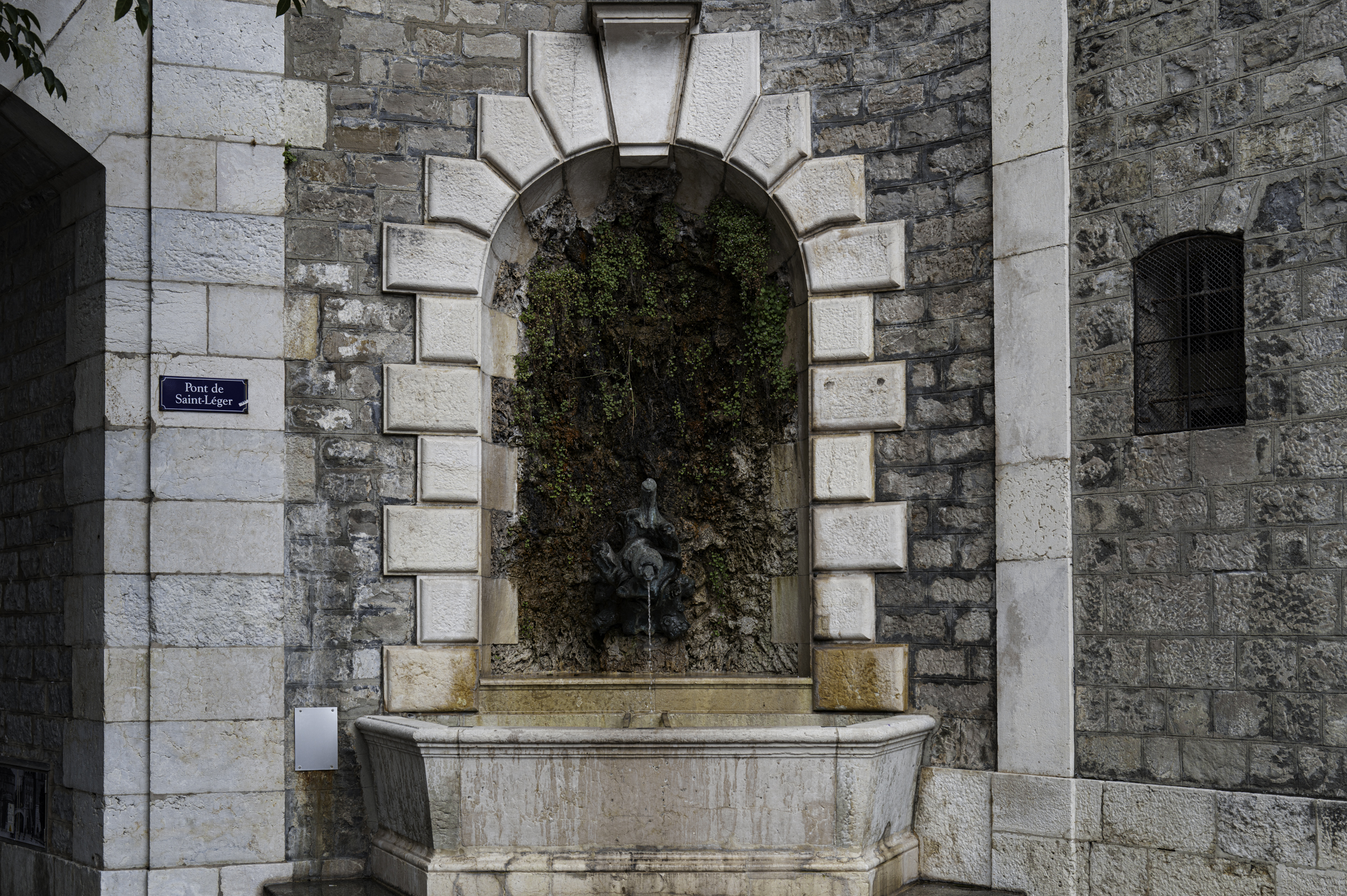 The fountain at Pont de Saint-Léger.