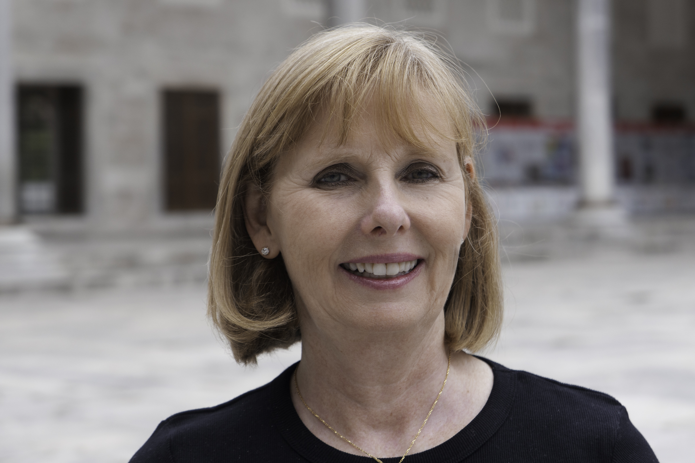 Andrea, in the courtyard of the Blue Mosque.