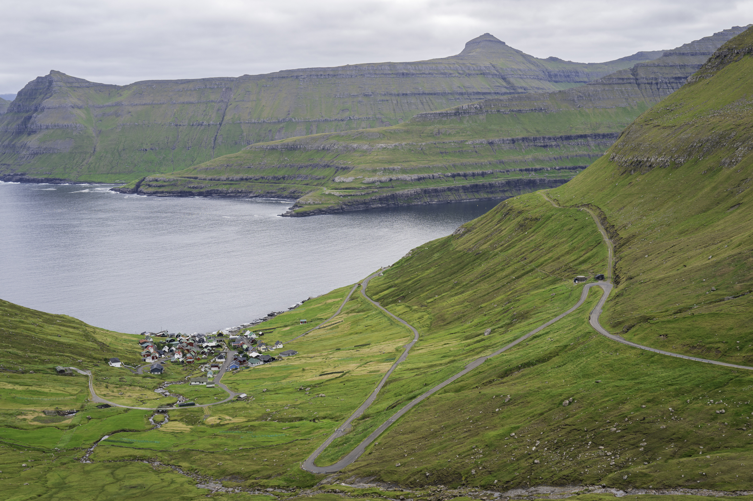 The road through Funningsfjørður.