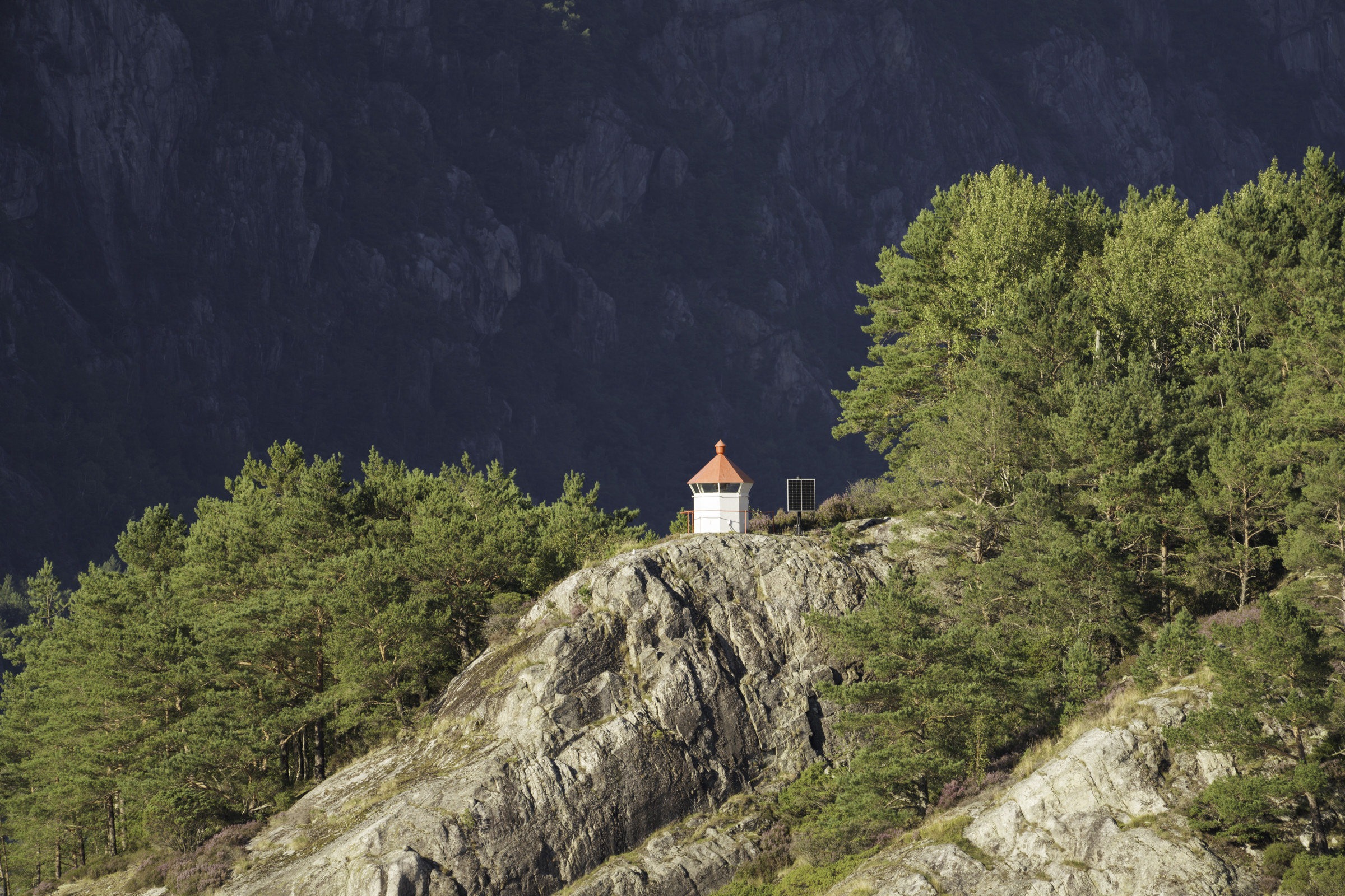 The Bakken lighthouse on the island of Bakkerøynå.