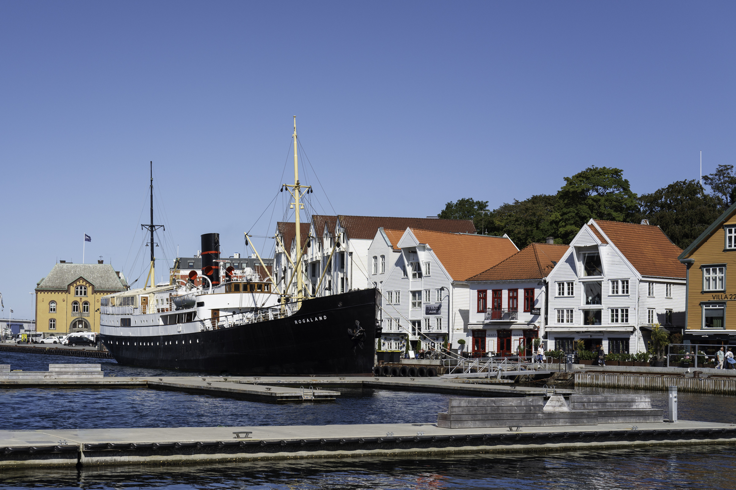 Looking across Vågen, from Strandkaien, on the way to Gamle Stavanger.