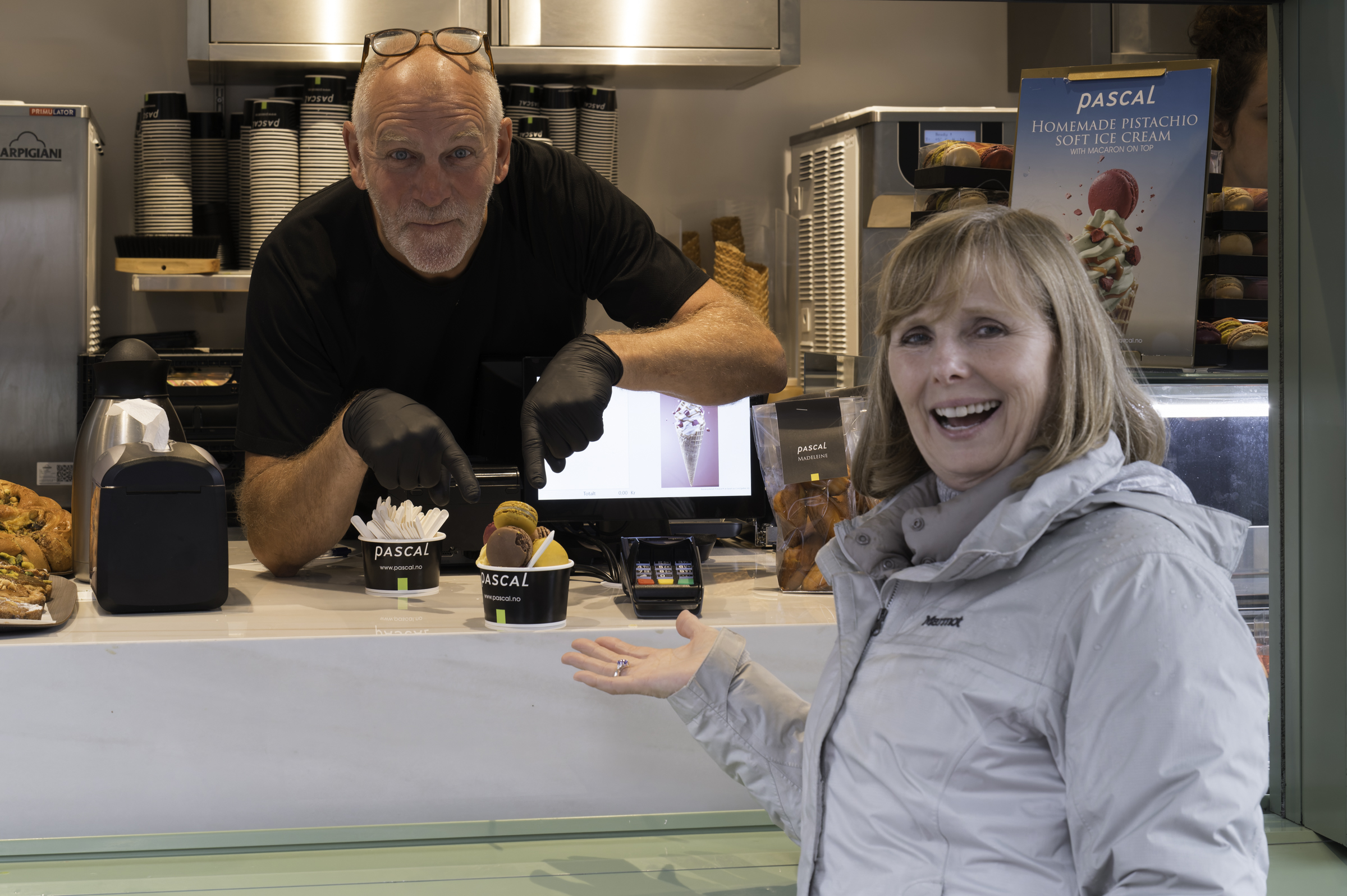 Andrea, getting an ice-cream at Pascal (served by Pascal himself!).