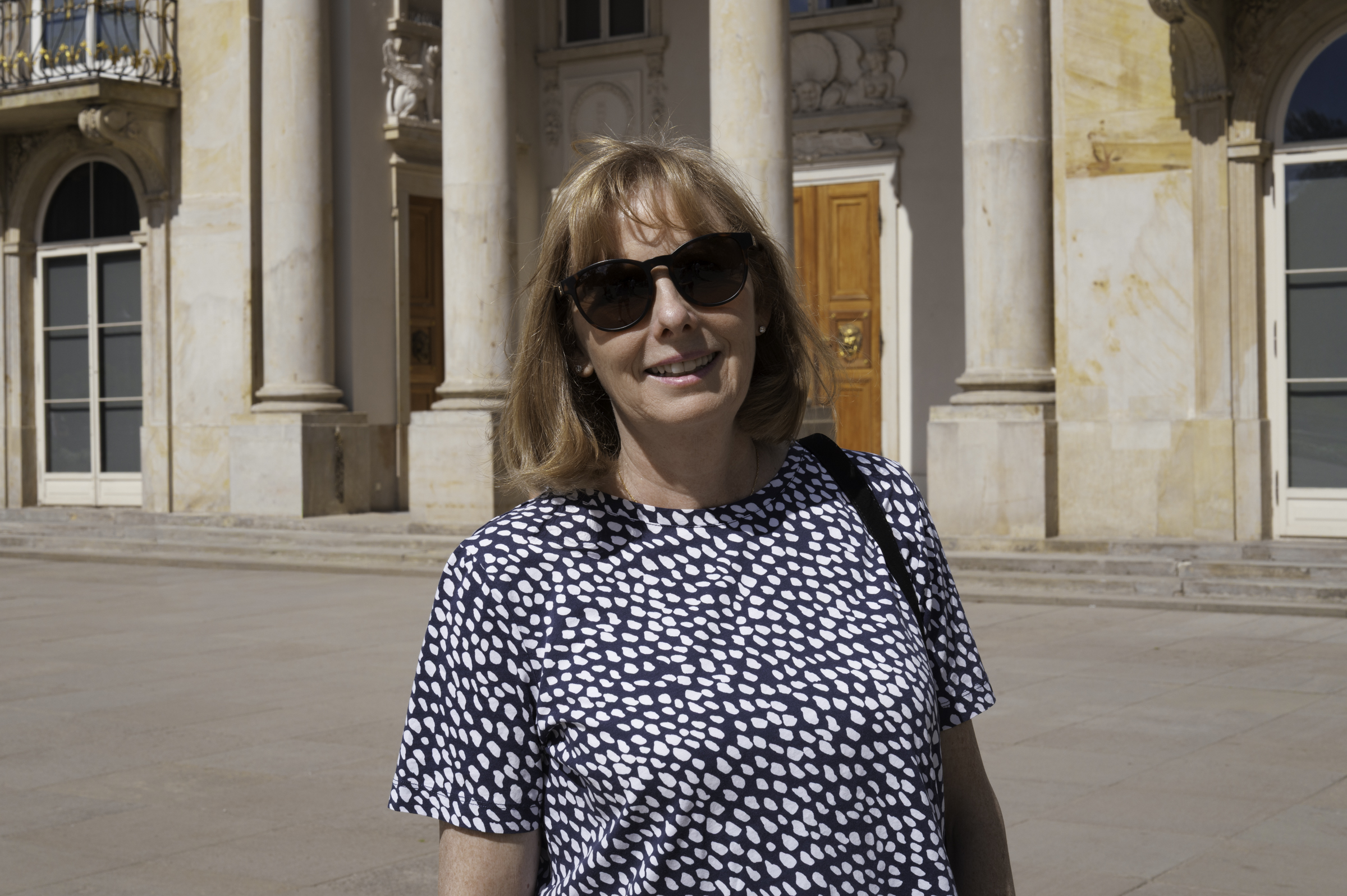 Andrea, outside Pałac na Wyspie (Palace on the Isle).