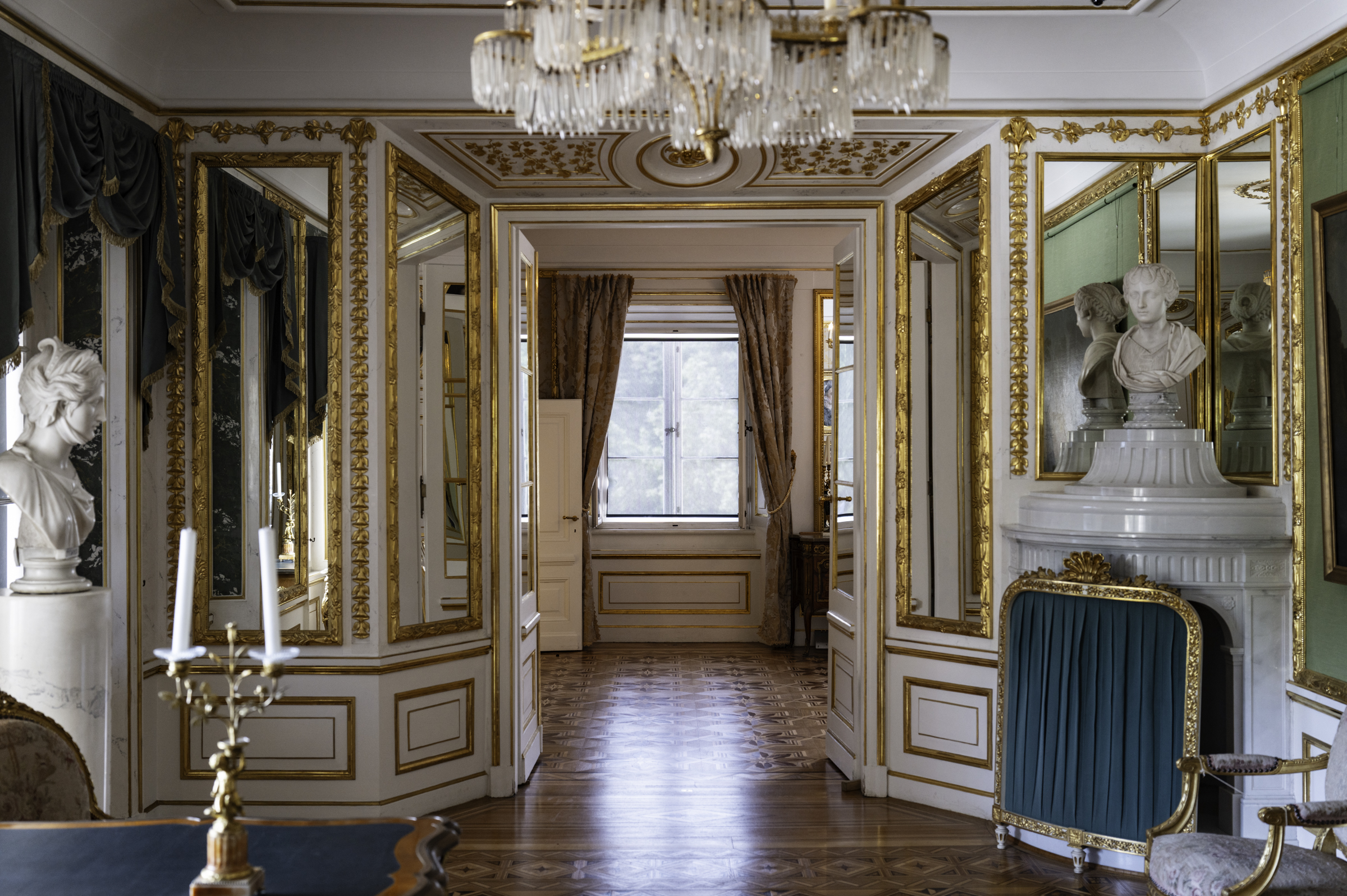 Inside Pałac na Wyspie (Palace on the Isle).