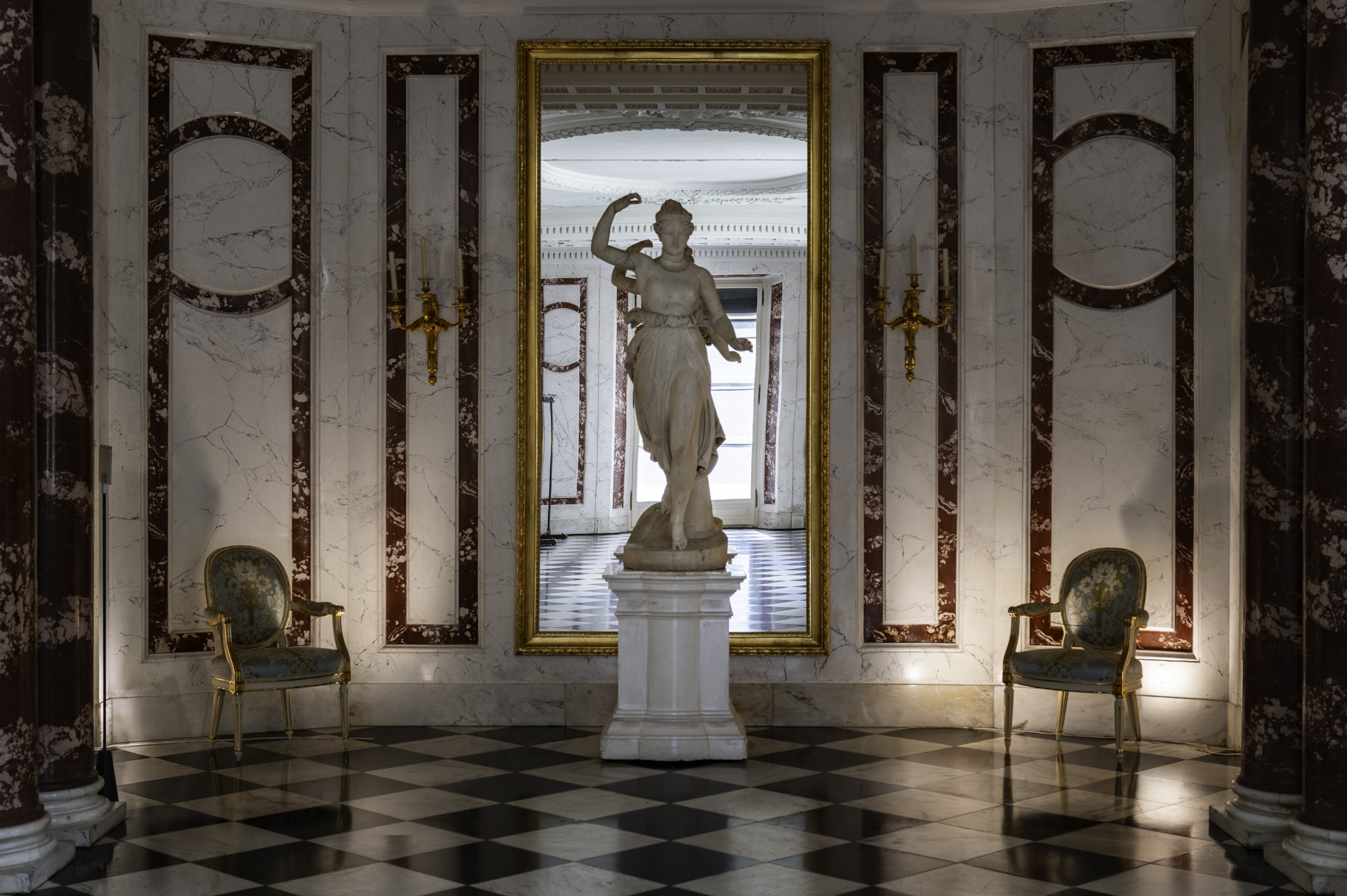 Inside Pałac na Wyspie (Palace on the Isle).