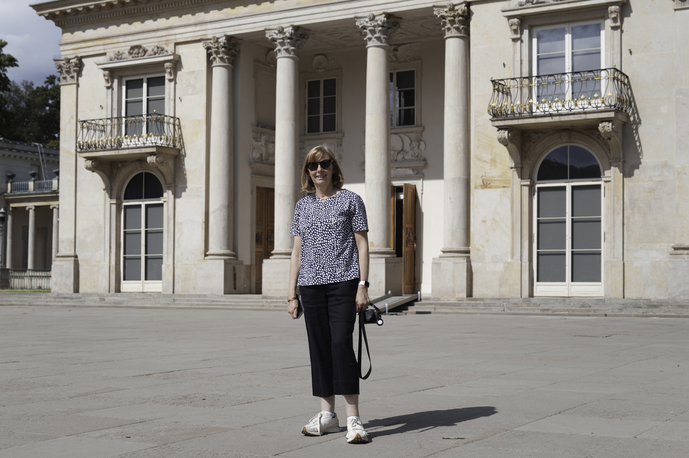 Andrea, outside Pałac na Wyspie (Palace on the Isle).