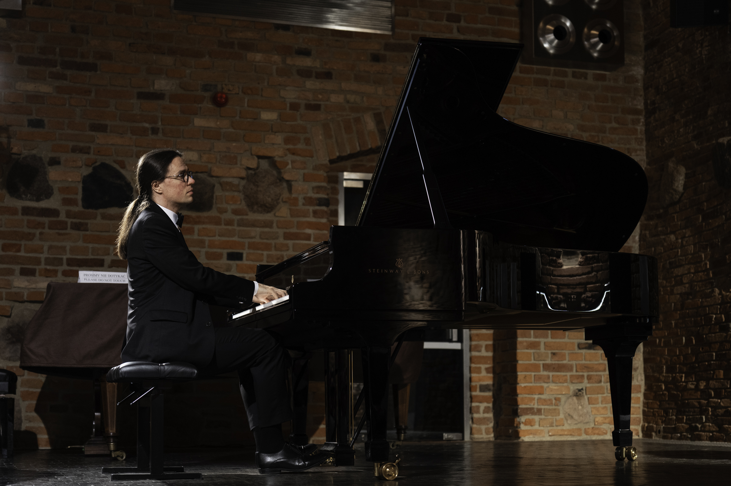 Adam Kałduński, playing Chopin.