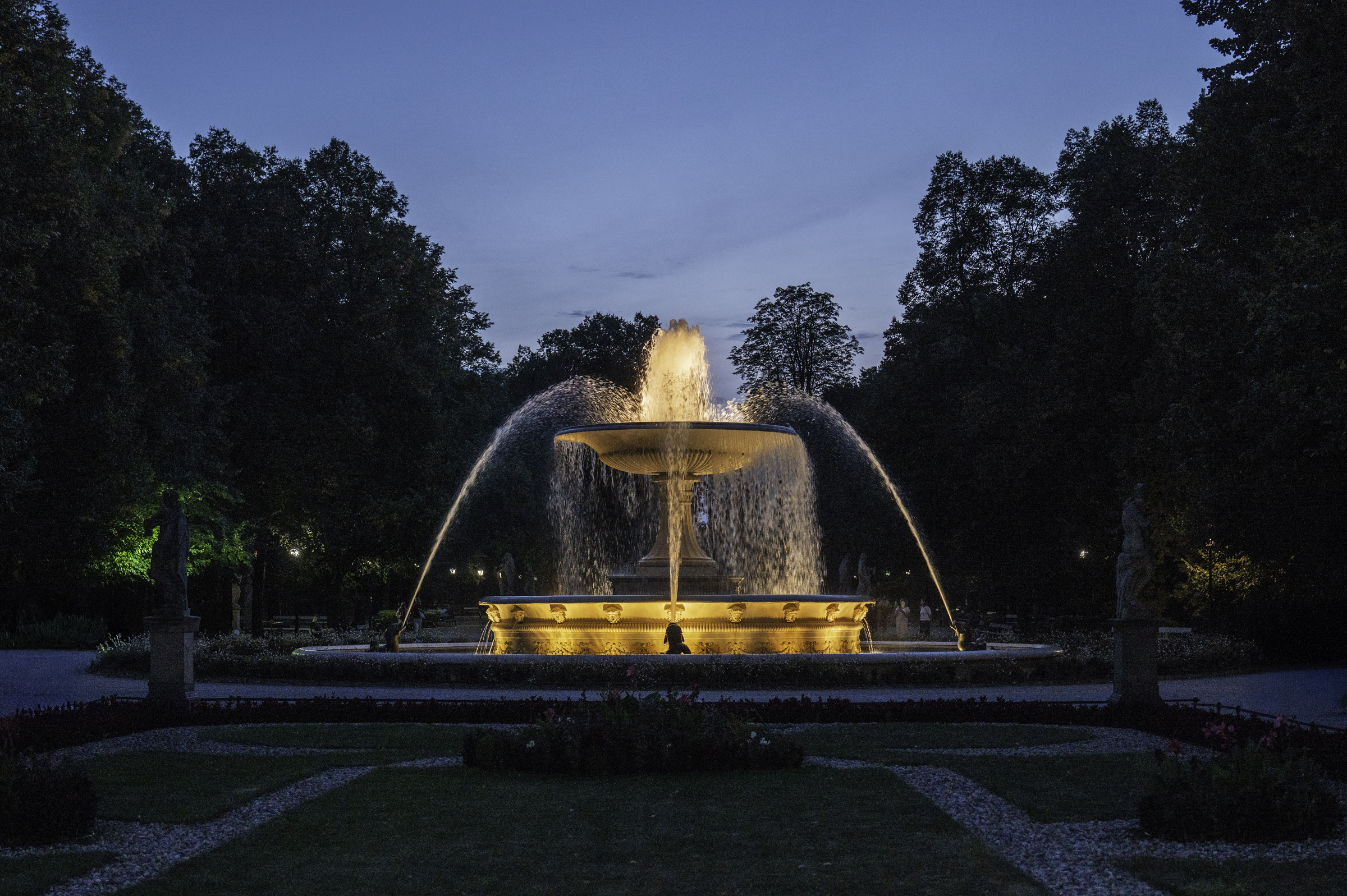 Fountain behind the Tomb of the Unknown Soldier monument.