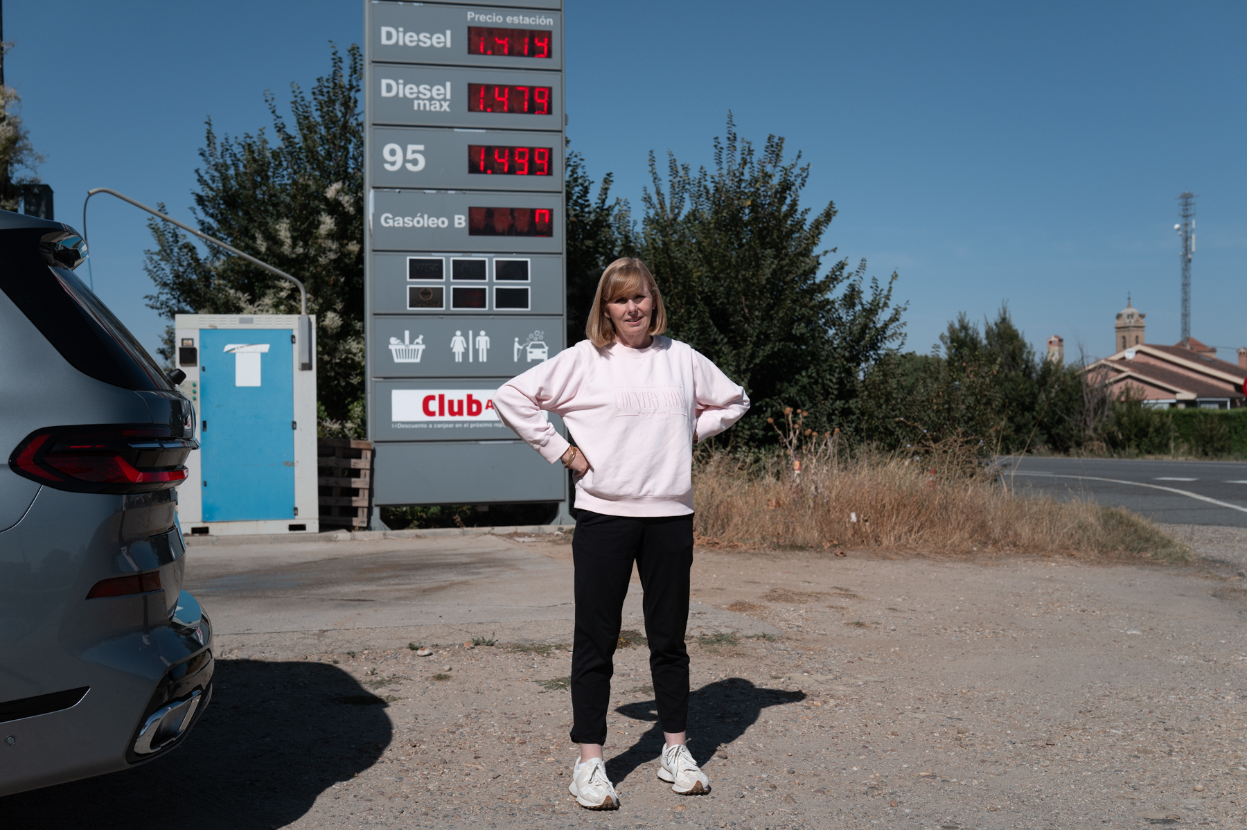 Andrea, looking less than impressed with the roadside facilities just outside Salamanca.
