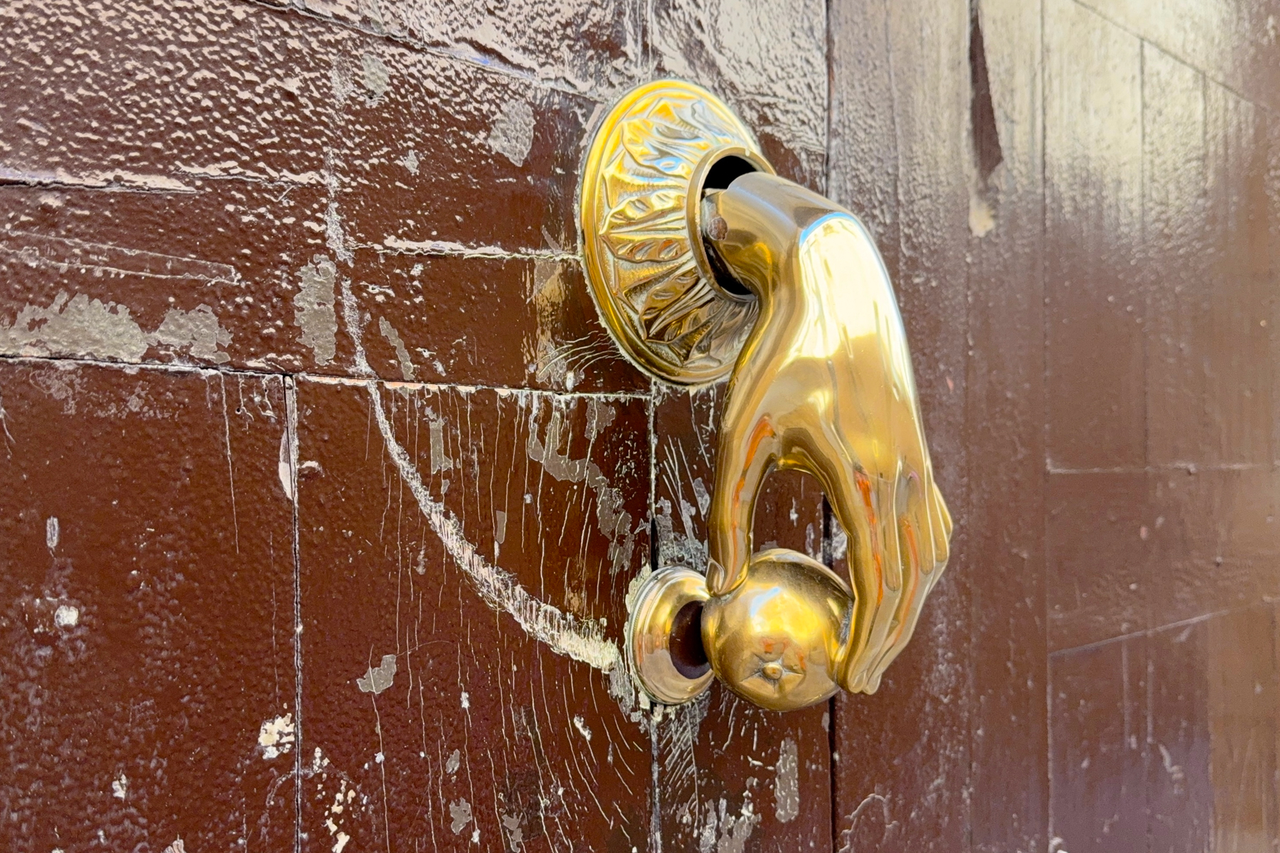 An interesting door handle on a house in C. Juan Arias in Ciudad Rodrigo.