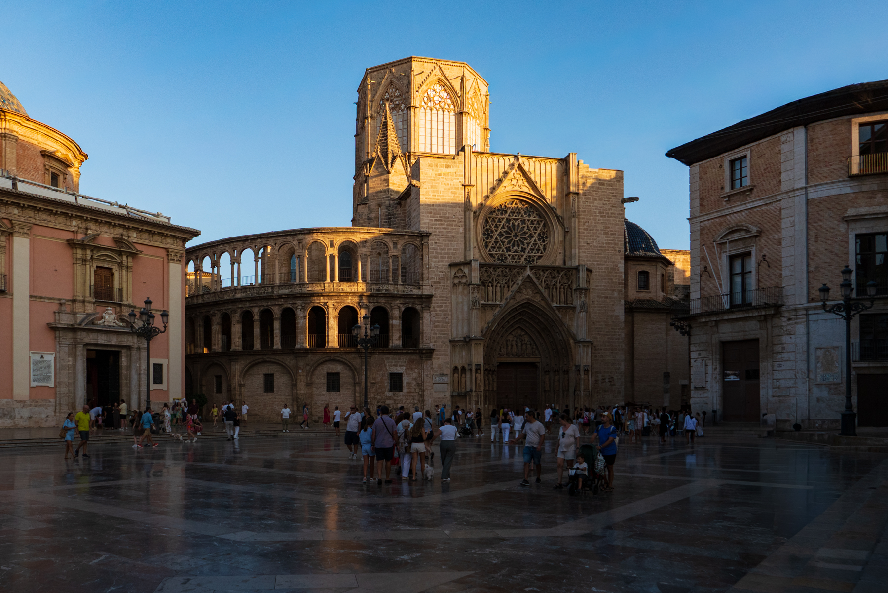 Valencia Cathedral (with the Basilica of Our Lady of the Forsaken to its left).